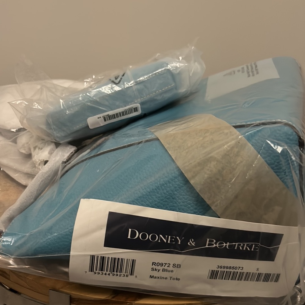 Dooney & Burke Maxine Set - Picture 8 of 8